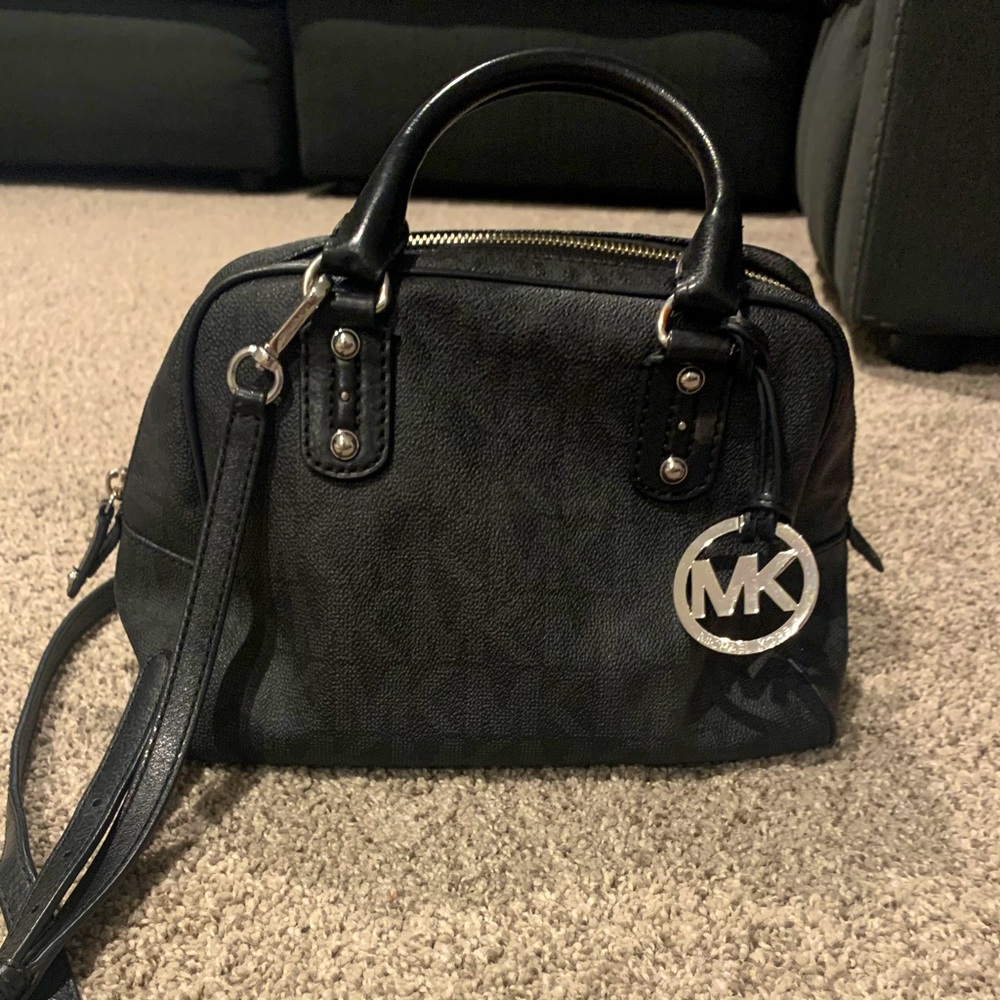 Black and sliver Michael Kors cross body hand bag.